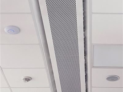 detail instalace indukční jednotky pro vytápění, chlazení, výměnu vzduchu